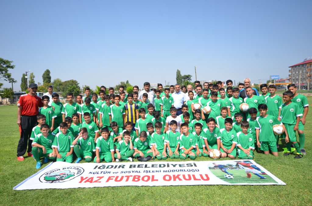 IĞDIR BELEDİYESİNİN FUTBOL OKULUNA YOĞUN İLGİ