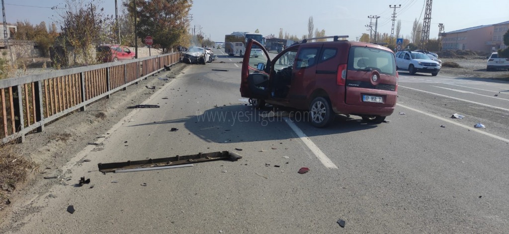 TRAFİK KAZASI 2 YARALI
