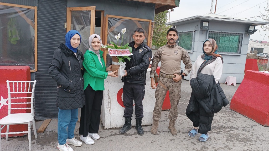 Iğdır Kız Öğrenci Yurdundan Polis Haftasında Anlamlı Ziyaret