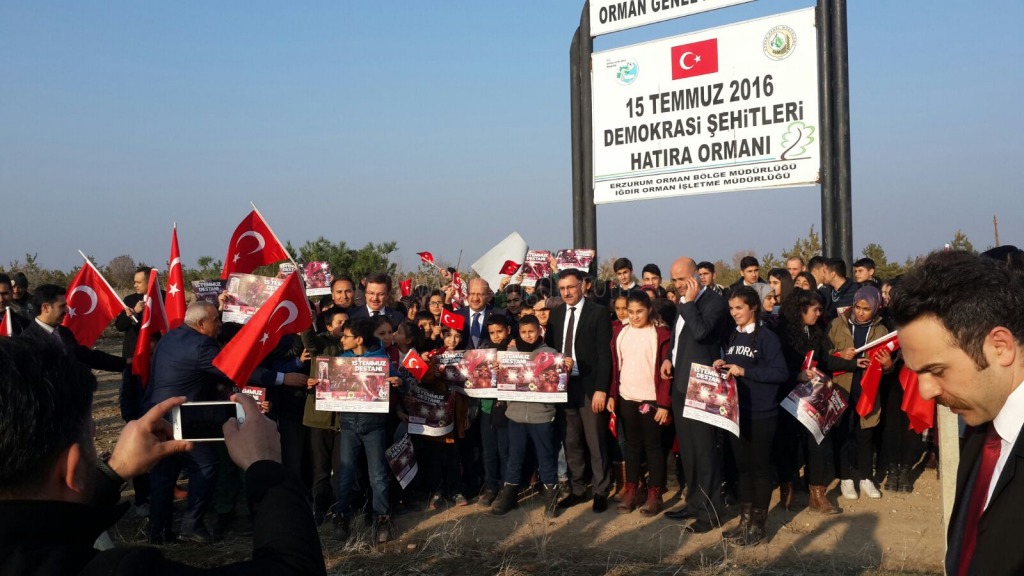 15 TEMMUZ DEMOKRASİ ŞEHİTLERİ HATIRA ORMANINDA FİDAN DİKİMİ