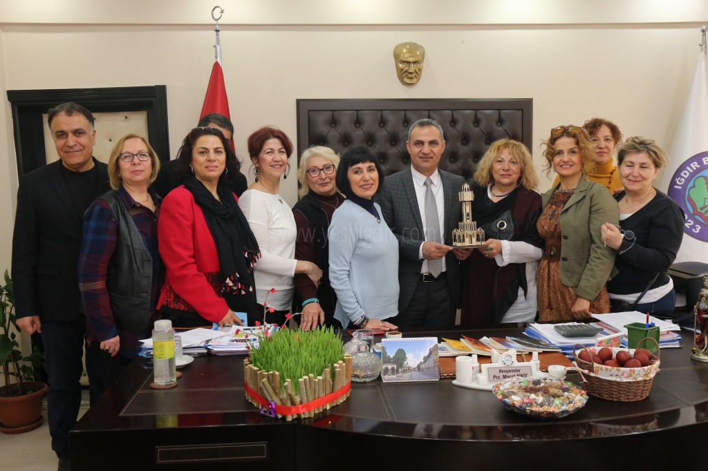 YAZARLAR BAŞKAN YİKİT'İ ZİYARET ETTİ