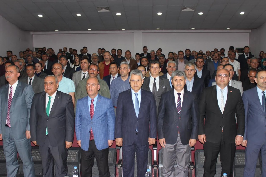 VALİ AHMET TURGAY ALPMAN OKUL-AİLE BİRLİĞİ BAŞKANLARI İLE TOPLANTI YAPTI