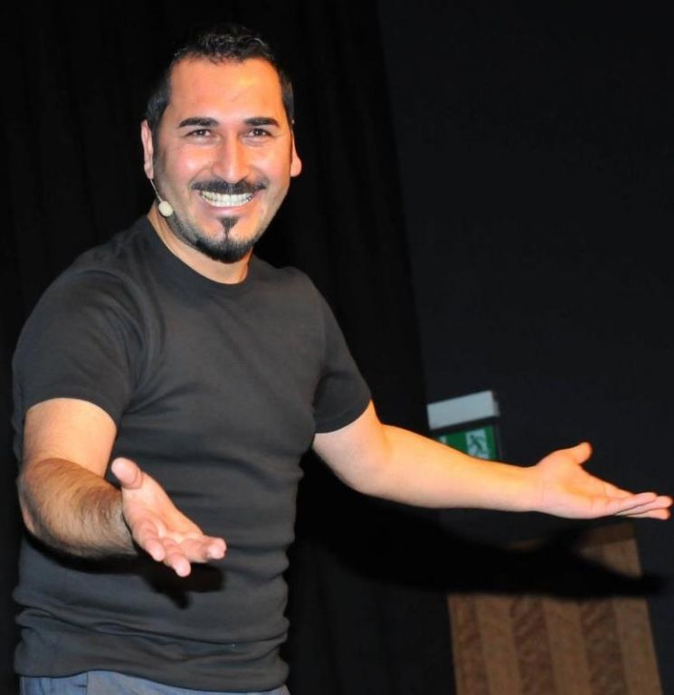 Komedyen Kayıhan Aras Gurbetçileri Güldürdü