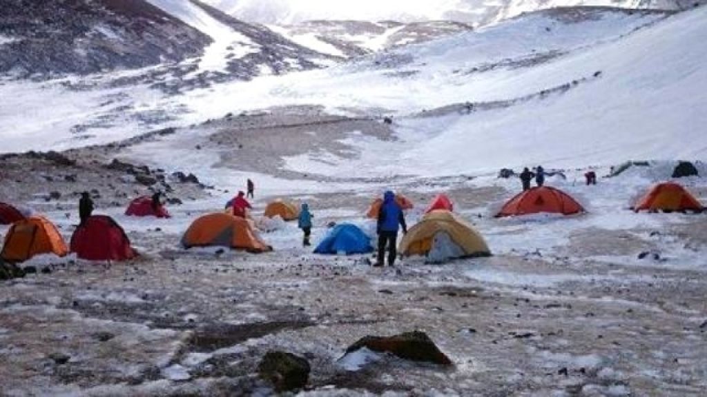 39 Dağcı Ağrıda Fırtınada Mahsur Kaldı