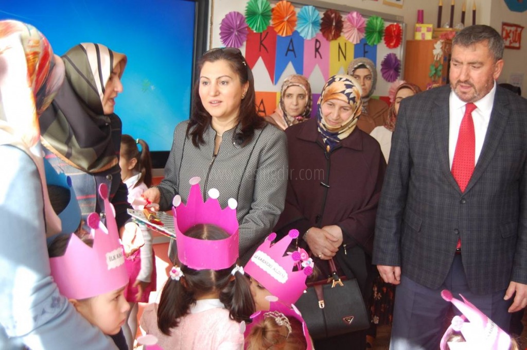 SEMA ÜNLÜ ÖĞRENCİLERİ KARNELER GÜNÜNDE YALNIZ BIRAKMADI