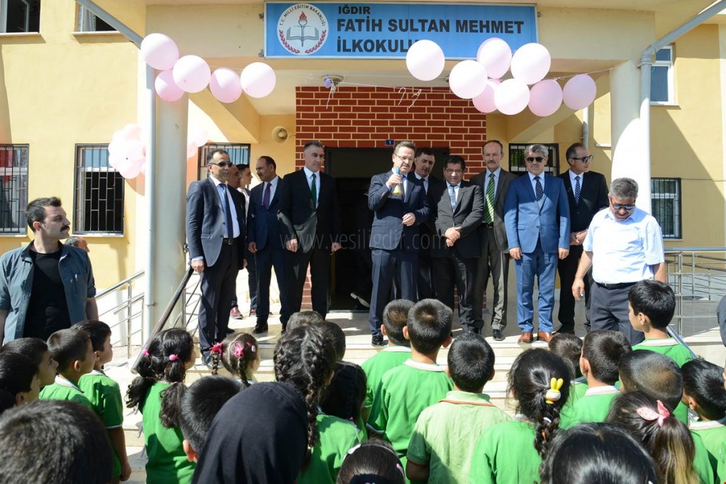 IĞDIRDA YENİ DÖNEMİN İLK DERS ZİLİNİ VALİ ÜNLÜ ÇALDI