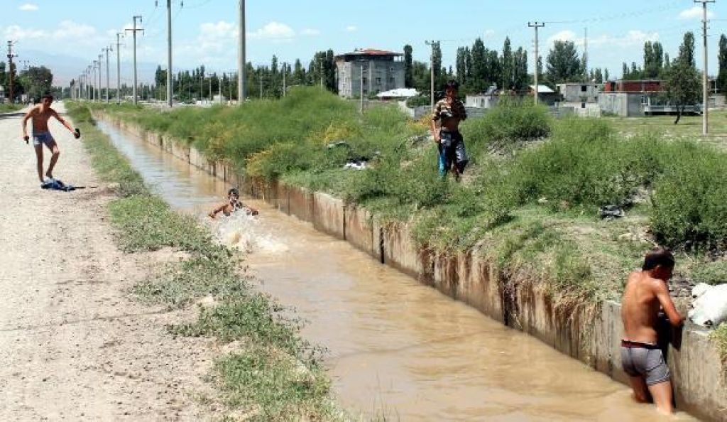 Sulama kanalları hem tehlike hem hastalık saçıyor