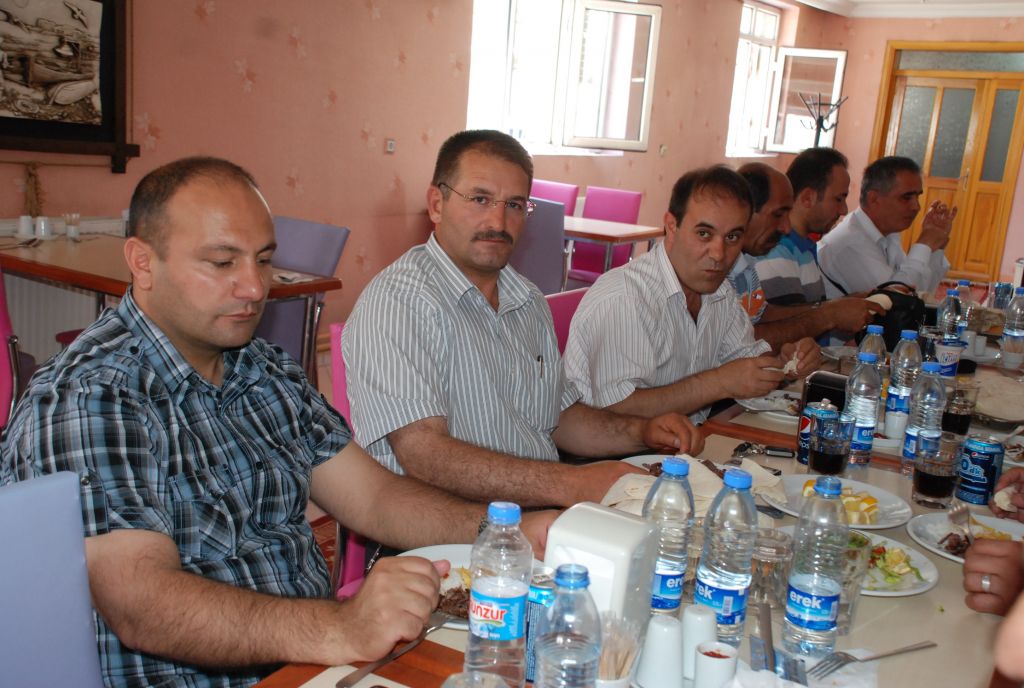 Iğdır Büro Memur-Sen'den Maliye ve İl Gençlik ve Spor Müdürlüğü Çalışanlarına Yemek