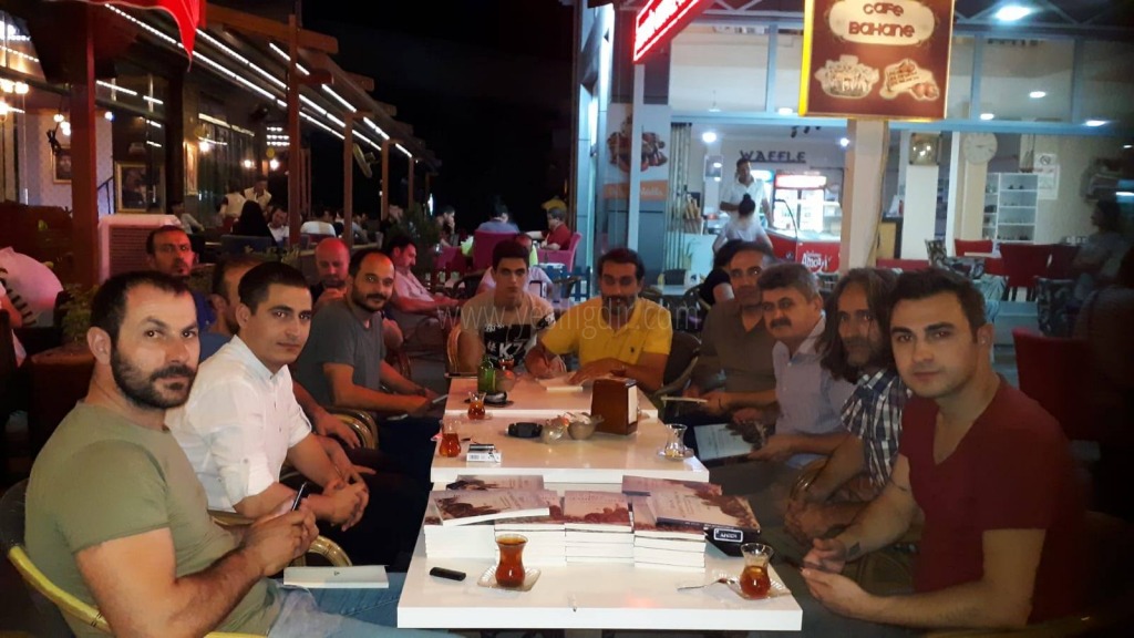 YAZAR SERDAR GÜNDOĞDU KİTABINI İMZALADI