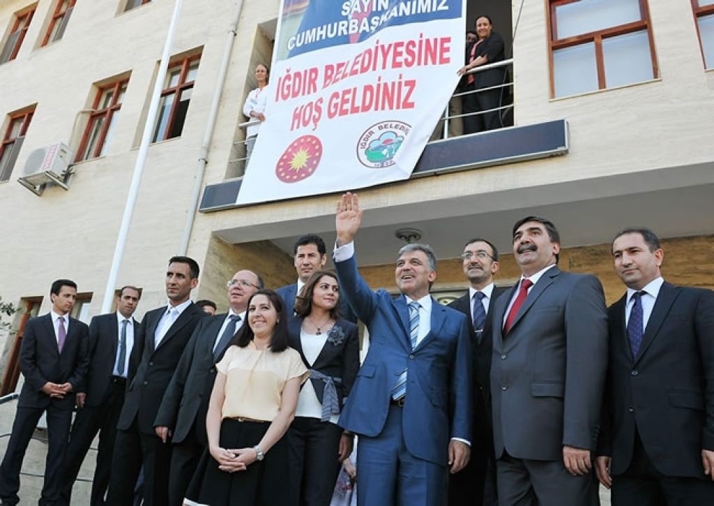 Iğdırlılarla Bir Araya Gelen Gül Çeşitli Ziyaretlerde Bulundu