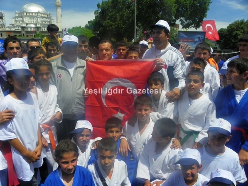 Iğdır Valiliği Başarılı Sporculara Sahip Çıktı