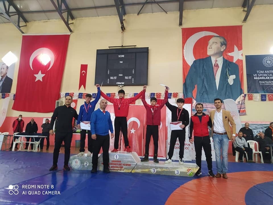 Alagöz Holding Iğdır FK adına da yarışan güreşçilerinden büyük başarı