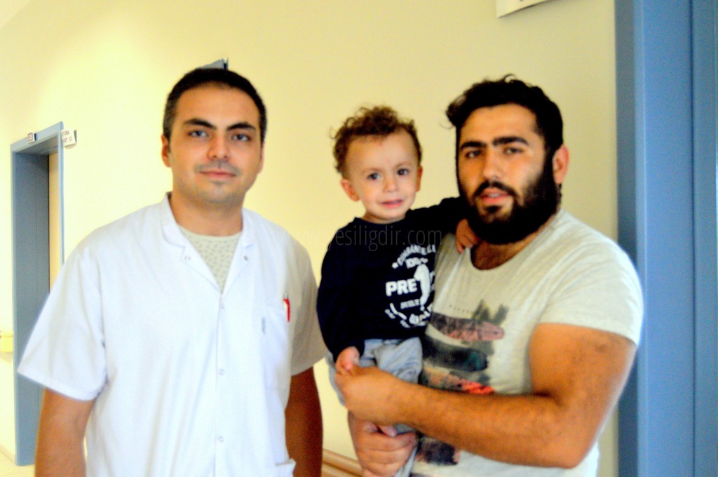 2 YAŞINDAKİ ÇOCUĞUN BOĞAZINA KAÇAN FISTIK KABUĞU BAŞARILI BİR ŞEKİLDE ÇIKARILDI