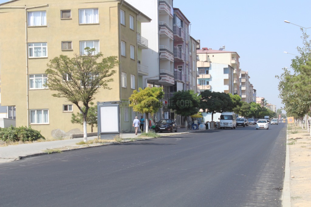 NATO YOLU ESNAFI ÇUKURDA KALDI