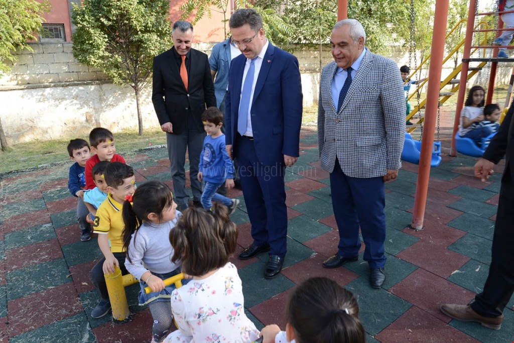 VALİ ENVER ÜNLÜ OKULLARI ZİYARET EDEREK İNCELEMELERDE BULUNDU