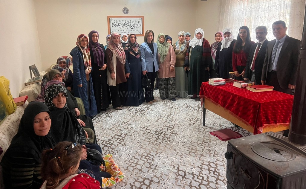 Hatice Sarıibrahim Okuma Yazma Kursunu Ziyaret Etti