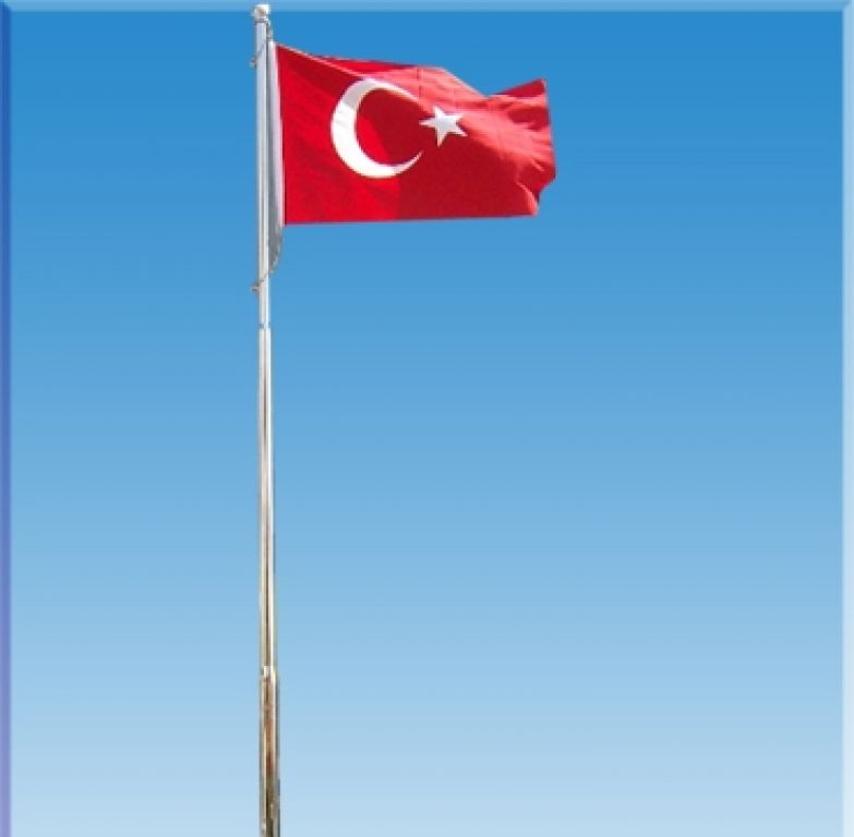 Iğdır'da Bir İlkokula Bölücü Örgüt Bayrağı Çektiler
