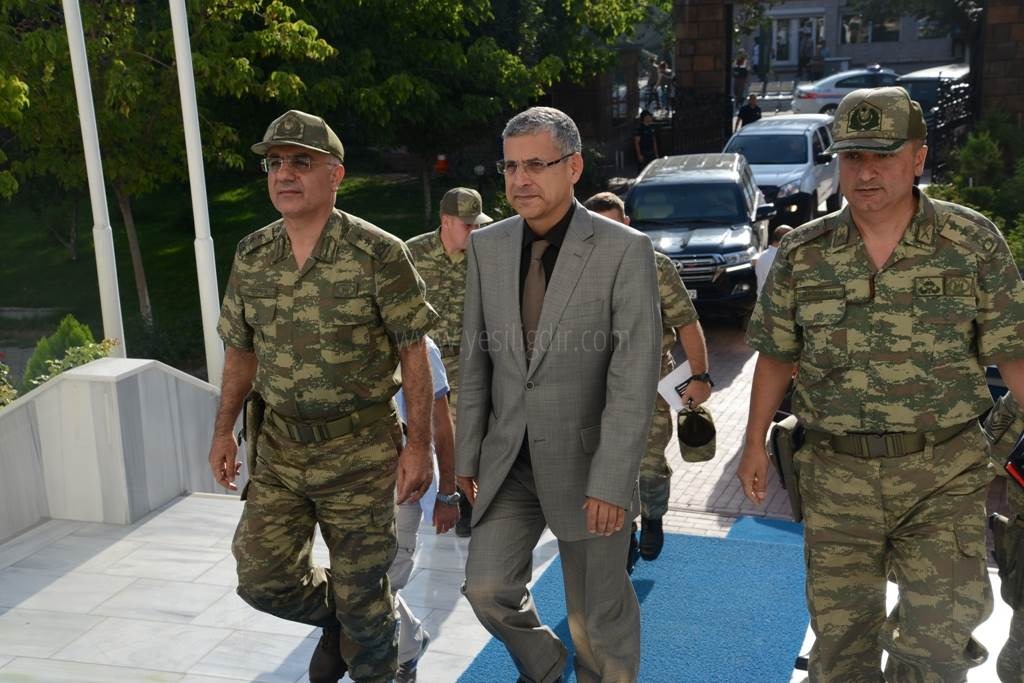 9UNCU KOLORDU KOMUTANI ÖZOĞLUNDAN VALİ ALPMANA NEZAKET ZİYARETİ