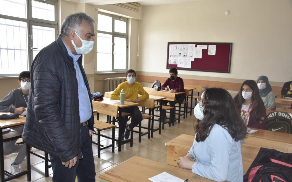 MİLLİ EĞİTİM MÜDÜRÜ HAKAN GÖNEN HAFTA SONU KURSLARINI DENETLEDİ