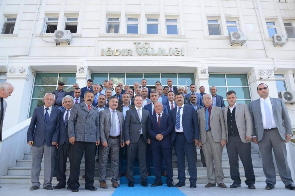 VALİ ENVER ÜNLÜ MUHTARLARLA BİR ARAYA GELDİ