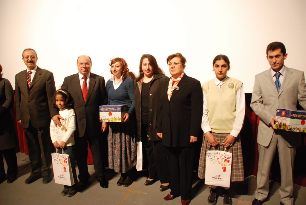 Vali Çiçek Kütüphane Haftasını Kutladı