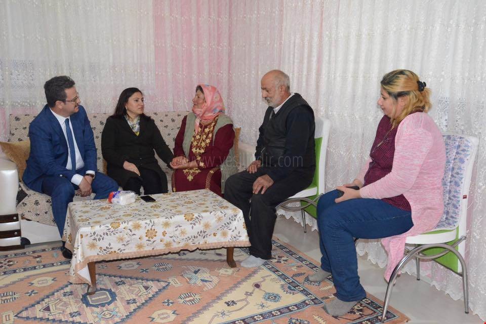 VALİ ÜNLÜ HASTA ZİYARETLERİNDE BULUNDU