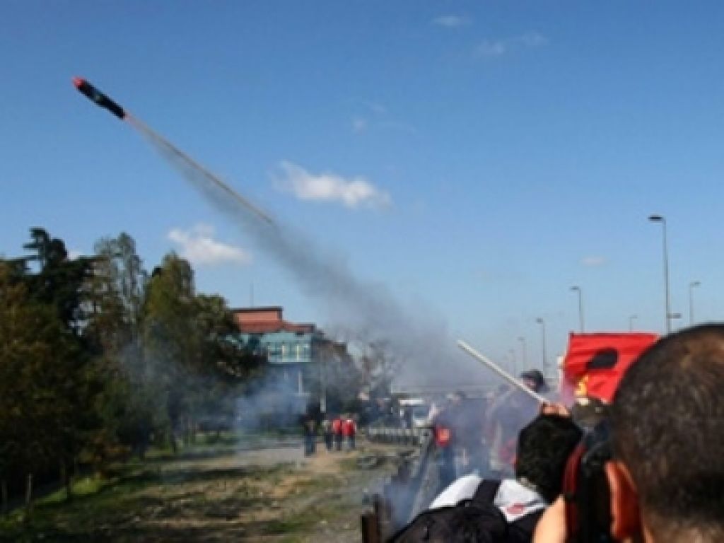 İzinsiz Havai Fişek Satan İş Yerlerine Baskın