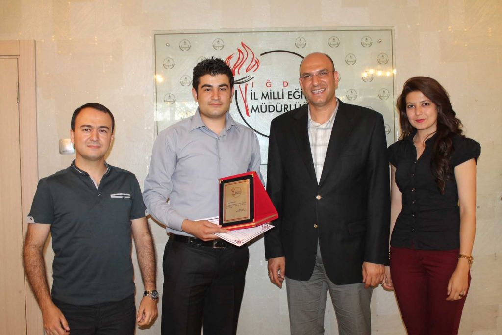 Milli Eğitim Müdüründen Sönmez Işıka Plaket