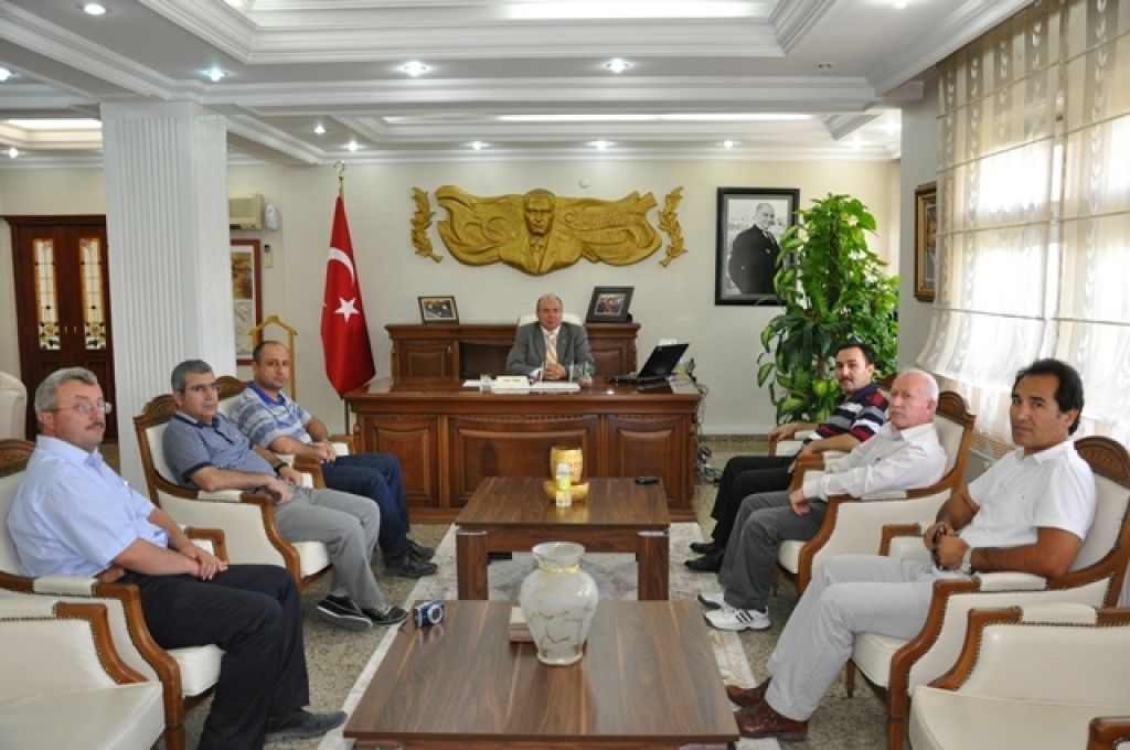 Orman ve Su İşleri Bakanlığı Yetkilileri Vali Amir Çiçek'i Makamında Ziyaret Etti