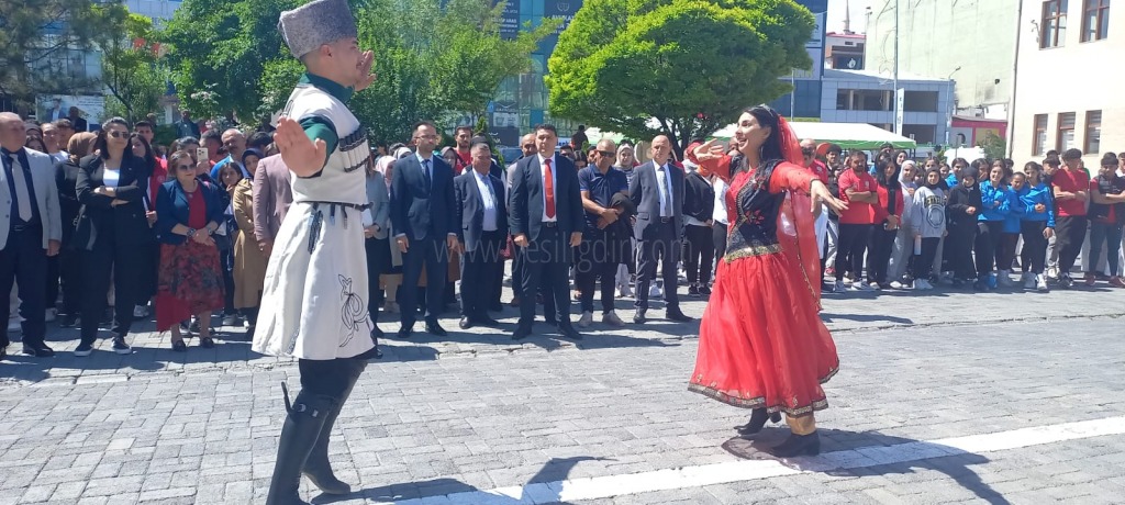 19 Mayıs çelenk sunma töreni yapıldı