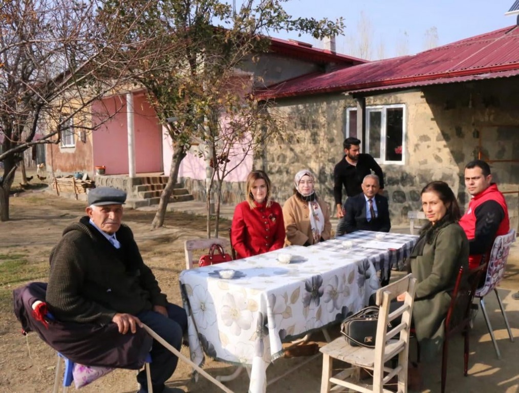 Şehit Ailelerine Anlamlı Ziyaret
