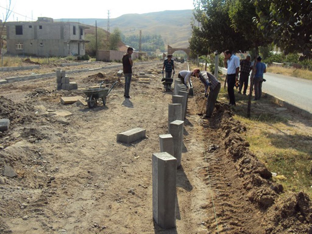 Tuzluca Belediyesi Yol Yapım Çalışmalarına Start Verdi