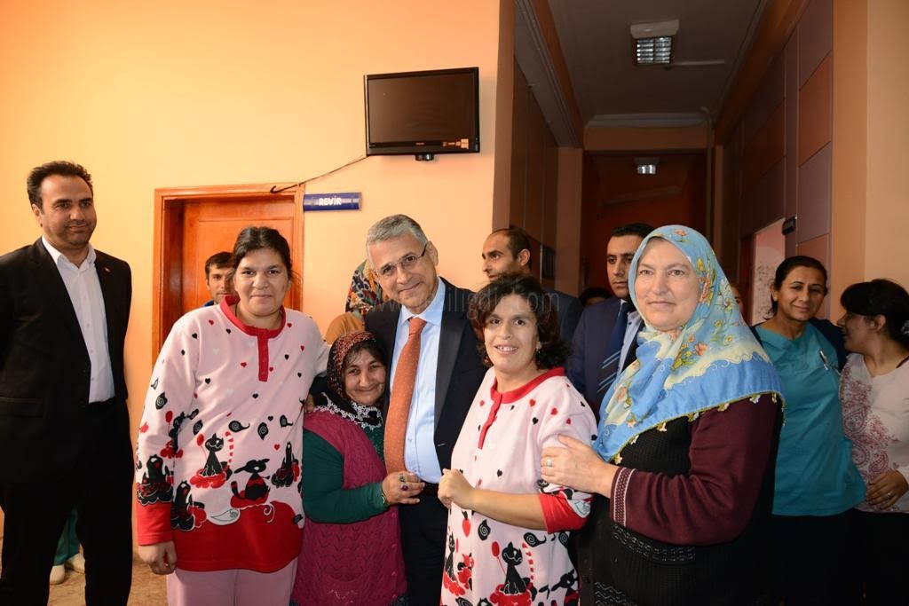VALİ AHMET TURGAY ALPMAN BAKIM MERKEZİNİ ZİYARET ETTİ