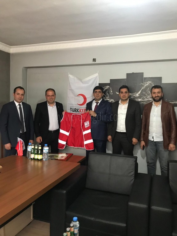 Rektör Alma Iğdır Kızılay Şubesini Ziyaret Etti