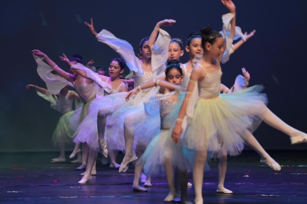 160 Çocuk bale ve zumba kids gösterileriyle izleyenleri büyüledi