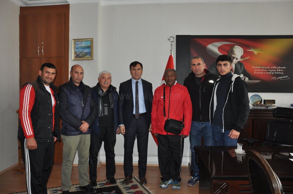 Milli boksörler ve Hakemlerden Genel Sekreter Ferhat Akkuşa ziyaret