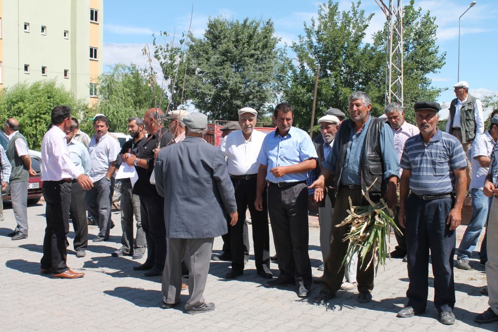 Karakoyunlu İlçesi ve Köyleri Susuzluktan Ekili Alanlar Kurumaya Başladı