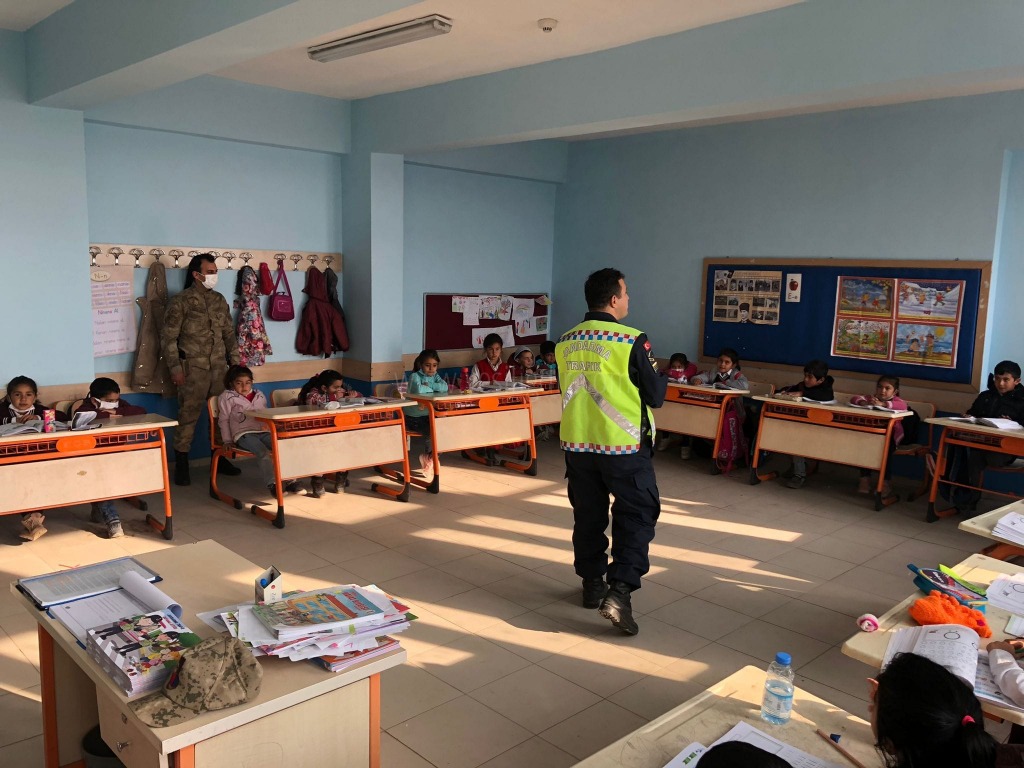 Öğrencilere Trafik Eğitimi Verildi