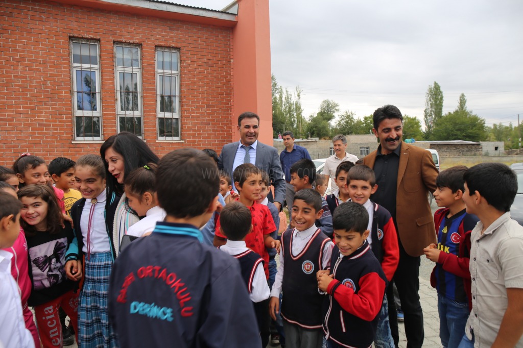 Iğdır Belediyesi 2019-2020 Eğitim-Öğretim yılında Kırtasiye malzemesi dağıtıldı