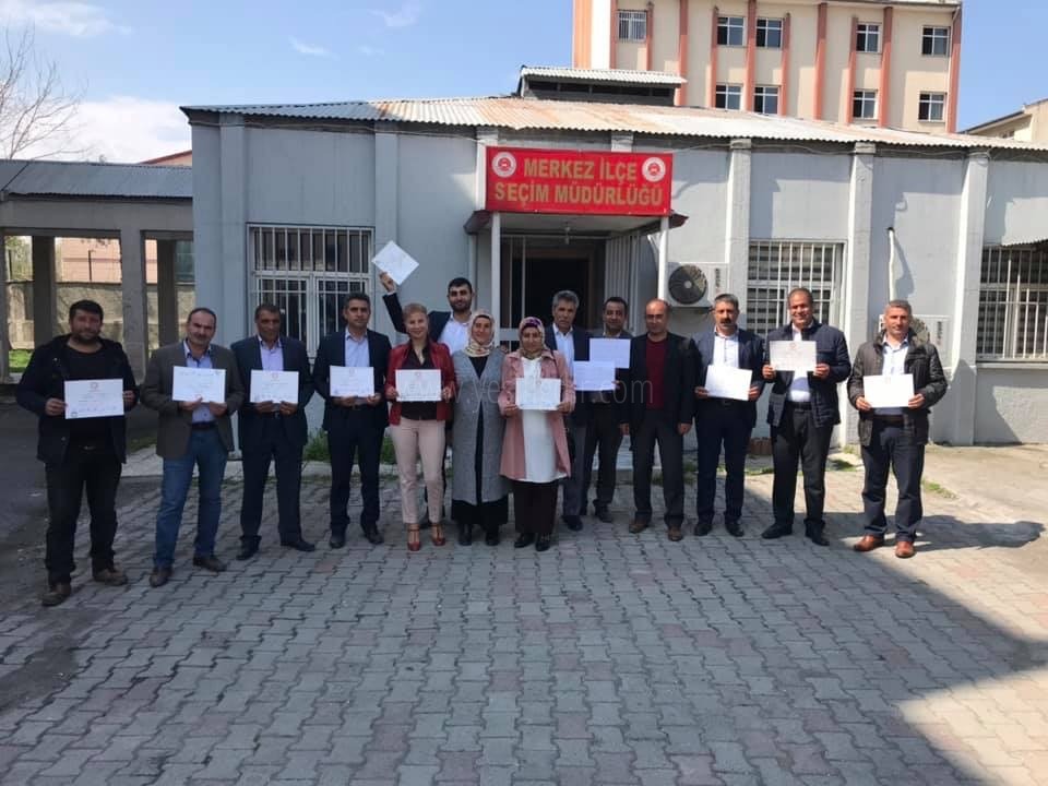 HALFELİ BELDESİ VE İL GENEL MECLİS ÜYELERİ MAZBATALARINI ALDILAR