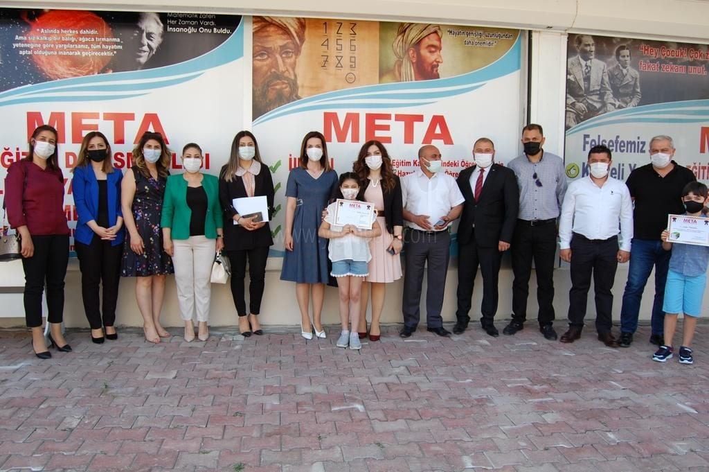 Vali Eşi Hatice Sarıibrahim META Eğitim Danışmanlığı ödül törenine katıldı
