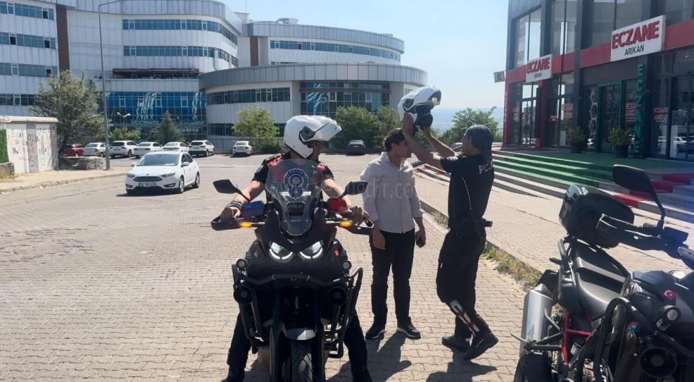 Bingölde 23 YKS öğrencisi Yunus polisleri sayesinde sınava yetişti