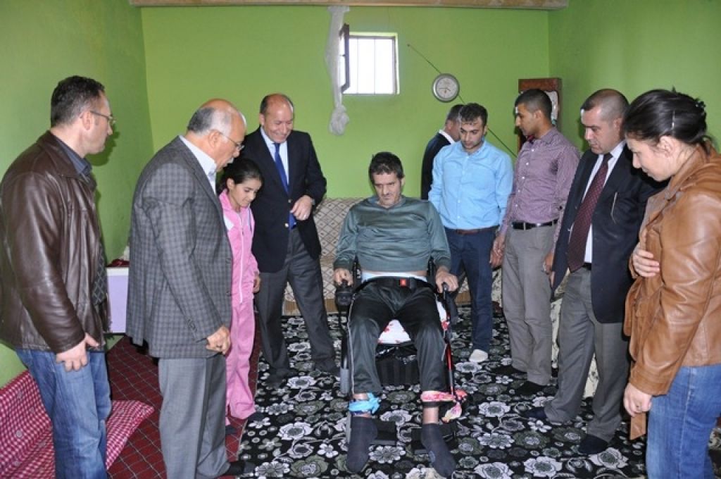 Vali Ahmet Pek Engelli Vatandaşı Sevindirdi