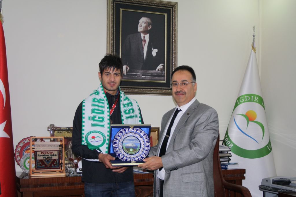 Türkiye Üçüncüsü Ekrem Kızılkuş Rektör Prof Dr İbrahim Hakkı Yılmazı Ziyaret Etti