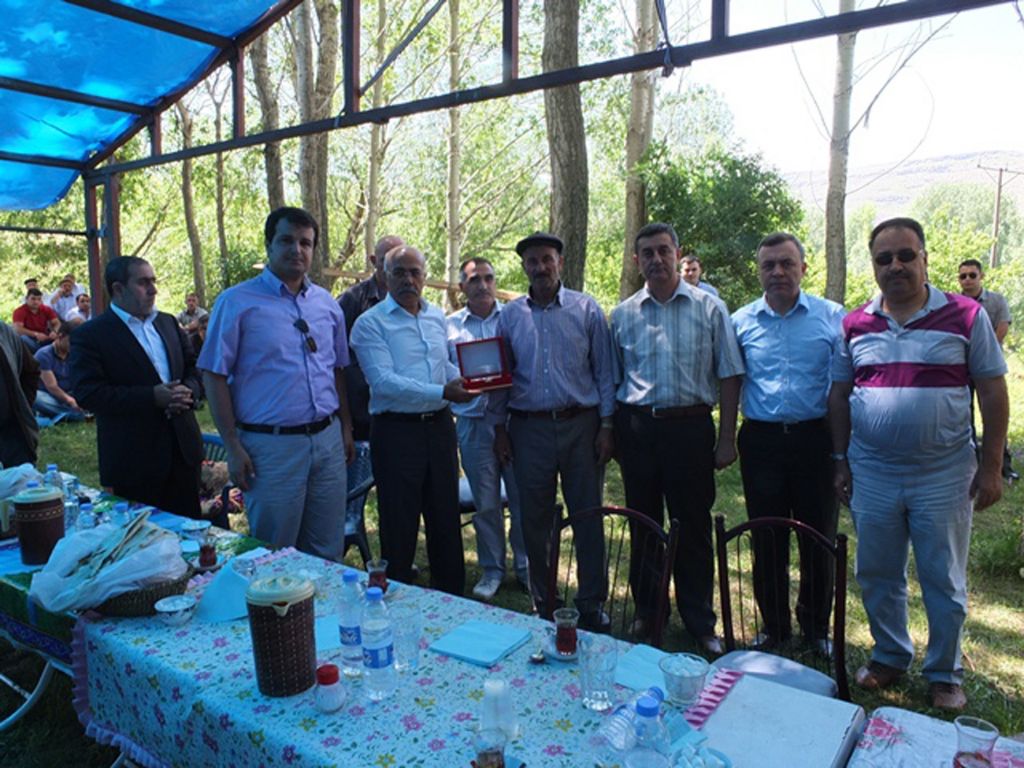 Vali Ahmet Pek Şehit Ailesini Yanlız Bırakmadı