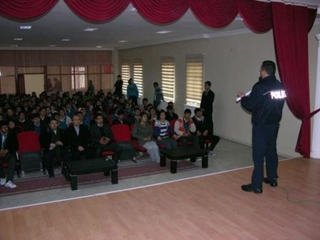 İlçe Emniyet Müdürlüğü Halkı Bilinçlendiriyor