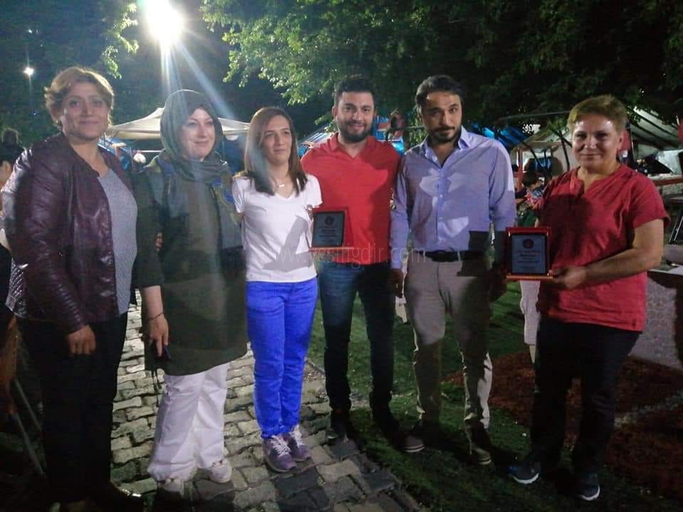 Yılın Ebe Ve Hemşiresine Plaket