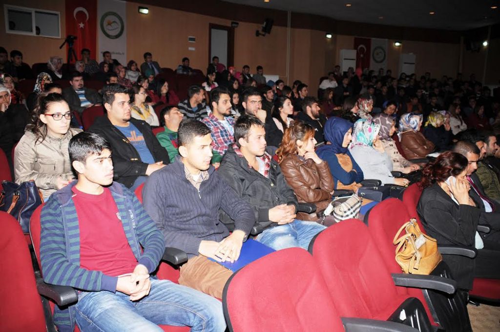 Gıda Bozulmaları Ve Gıda Zehirlenmeleri Konulu Konferansa Öğrencilerden Yoğun İlgi