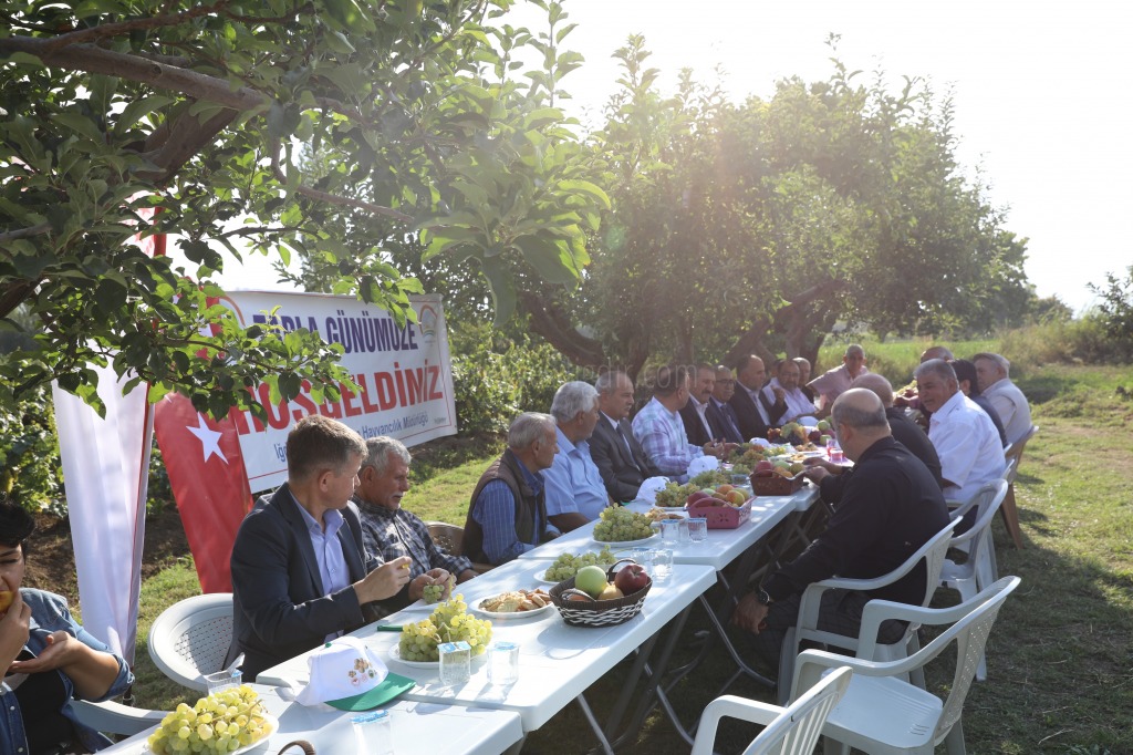 Rektör Yardımcısı Karavelioğlu Tarla Günü Etkinliğine Katıldı