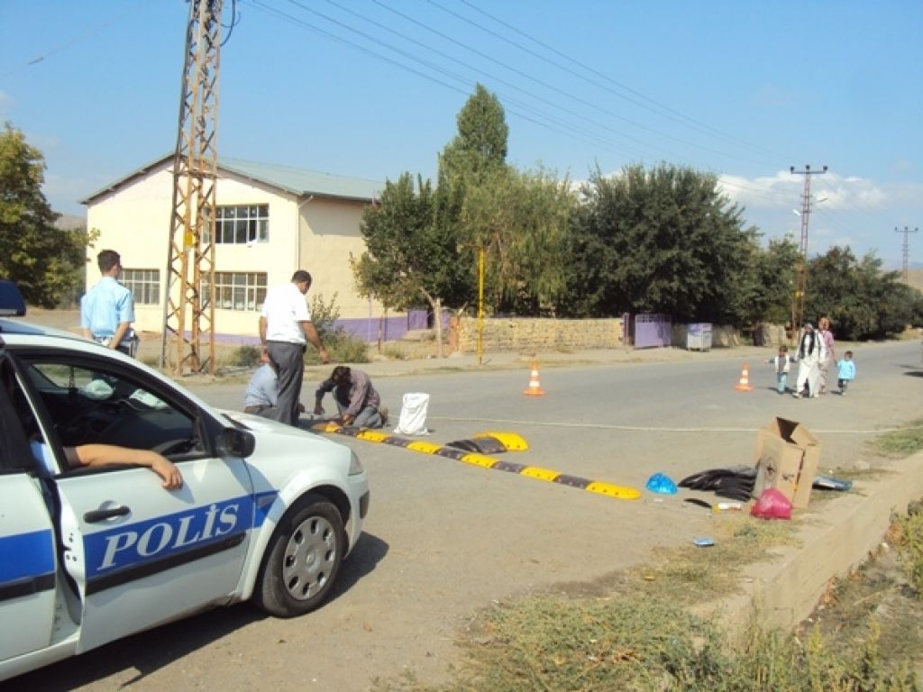 Tuzluca'da Okul Önlerine Hız Önleyici Kasis Döşendi